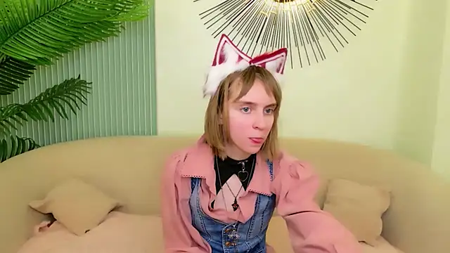 Snapshot of Beverly_Gomes chatting on February 26, 8:19 pm Beverly Gomes online show from February 26, 8:19 pm