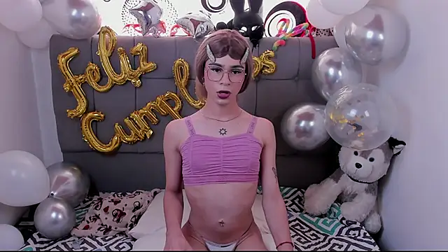 Snapshot of zoe_bunny01 chatting on October 2, 9:00 pm zoe bunny01 online show from October 2, 9:00 pm