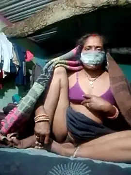 CUTE-004 online show from November 10, 7:57 pm