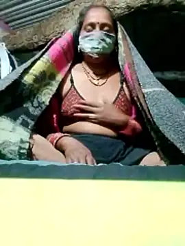 CUTE-004 online show from November 12, 4:51 pm