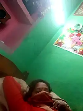 CUTE-004 online show from December 15, 8:40 am