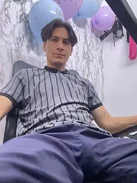 Snapshot of StevenHumps chatting on October 5, 6:12 am StevenHumps online show from October 5, 6:12 am