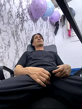 Snapshot of StevenHumps chatting on October 11, 7:51 am StevenHumps online show from October 11, 7:51 am