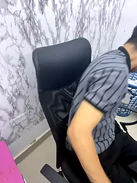 Snapshot of StevenHumps chatting on October 17, 4:15 am StevenHumps online show from October 17, 4:15 am