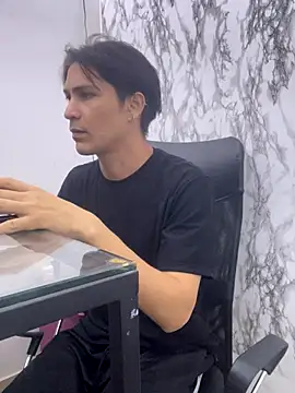 Snapshot of StevenHumps chatting on October 19, 8:15 am StevenHumps online show from October 19, 8:15 am