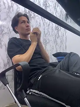 Snapshot of StevenHumps chatting on October 30, 7:10 am StevenHumps online show from October 30, 7:10 am