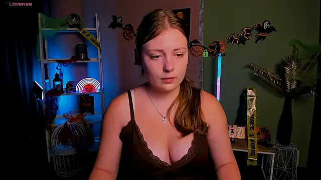 Snapshot of melani_bumm chatting on October 24, 7:10 pm melani bumm online show from October 24, 7:10 pm