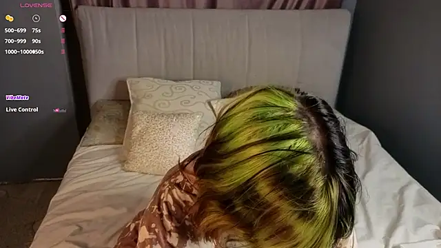 Snapshot of KandraCruser chatting on November 3, 8:10 pm KandraCruser online show from November 3, 8:10 pm