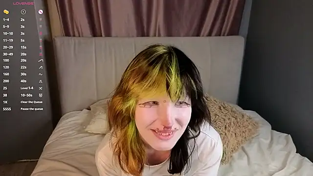 Snapshot of KandraCruser chatting on November 6, 8:10 pm KandraCruser online show from November 6, 8:10 pm