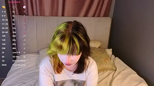 Snapshot of KandraCruser chatting on November 8, 8:07 pm KandraCruser online show from November 8, 8:07 pm