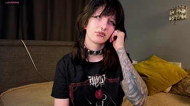 Snapshot of KandraCruser chatting on December 2, 8:04 pm KandraCruser online show from December 2, 8:04 pm