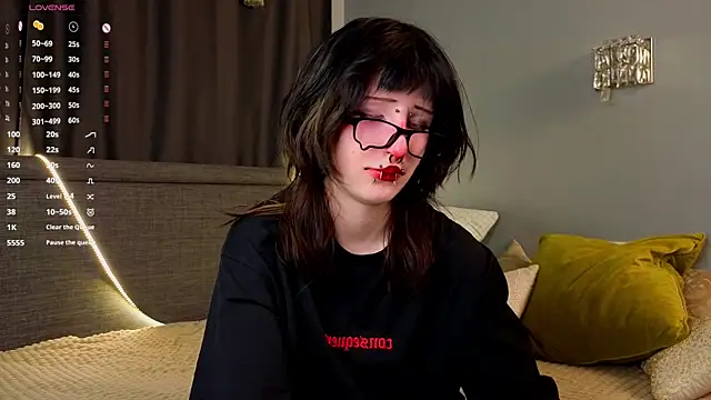 Snapshot of KandraCruser chatting on December 5, 8:05 pm KandraCruser online show from December 5, 8:05 pm