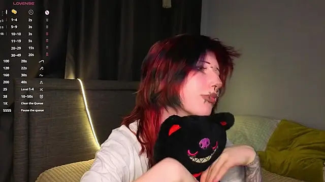 Snapshot of KandraCruser chatting on December 21, 8:16 pm KandraCruser online show from December 21, 8:16 pm