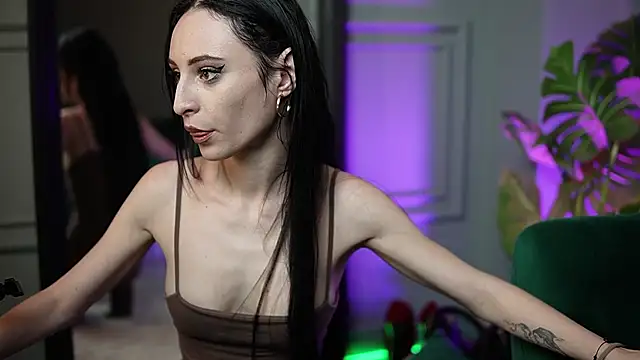 SaraiAngel online show from December 19, 9:00 pm