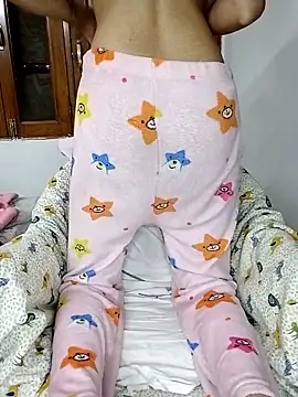 miss raavy online show from February 19, 9:38 am