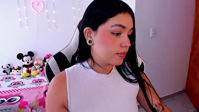 AvaScott  online show from January 7, 7:05 pm