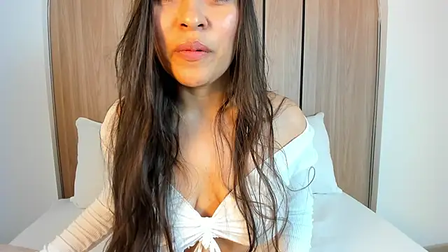 allie bruce online show from September 20, 4:35 am