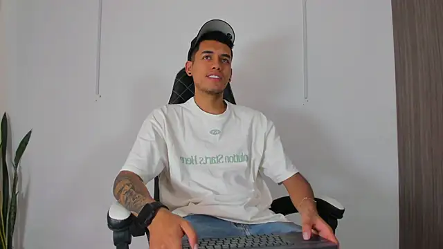 Snapshot of Nickyblazze_ chatting on September 27, 2:00 pm Nickyblazze online show from September 27, 2:00 pm