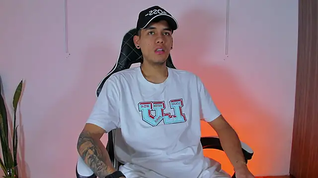 Snapshot of Nickyblazze_ chatting on October 10, 12:04 pm Nickyblazze online show from October 10, 12:04 pm