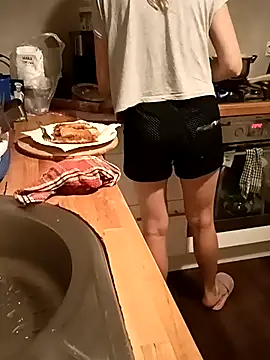 Snapshot of NiceBadgera chatting on September 13, 6:40 pm NiceBadgera online show from September 13, 6:40 pm