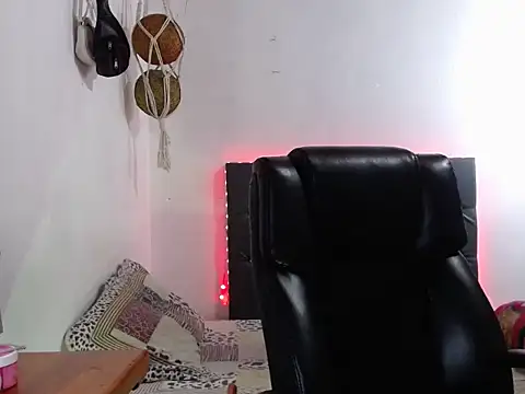 lola diez online show from March 7, 9:45 pm