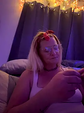 Snapshot of Goldenndoll chatting on September 27, 9:03 am Goldenndoll online show from September 27, 9:03 am