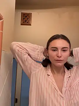 Snapshot of SophiiaStarr chatting on February 13, 2:02 pm SophiiaStarr online show from February 13, 2:02 pm