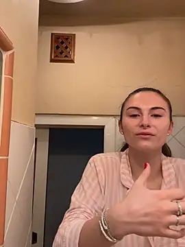 Snapshot of SophiiaStarr chatting on February 14, 2:03 pm SophiiaStarr online show from February 14, 2:03 pm