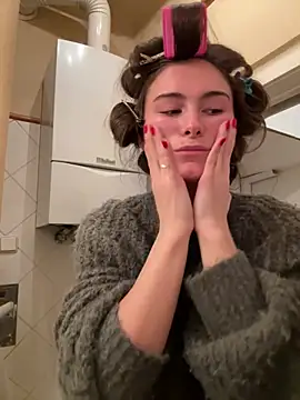 Snapshot of SophiiaStarr chatting on February 15, 7:32 pm SophiiaStarr online show from February 15, 7:32 pm