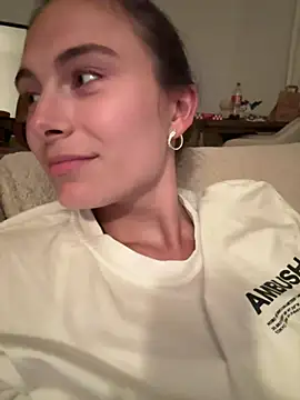 Snapshot of SophiiaStarr chatting on June 7, 8:12 pm SophiiaStarr online show from June 7, 8:12 pm