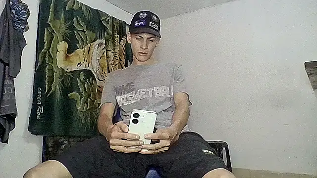 Snapshot of sam_hottt chatting on September 24, 7:23 am sam hottt online show from September 24, 7:23 am