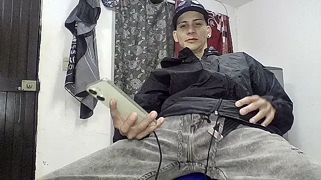 Snapshot of sam_hottt chatting on September 27, 10:48 pm sam hottt online show from September 27, 10:48 pm