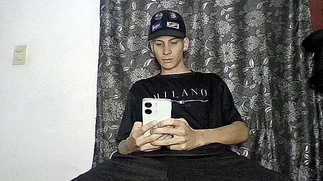 Snapshot of sam_hottt chatting on September 30, 4:50 am sam hottt online show from September 30, 4:50 am