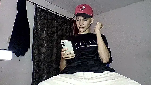 Snapshot of sam_hottt chatting on October 1, 5:46 am sam hottt online show from October 1, 5:46 am