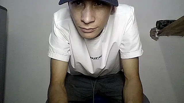 Snapshot of sam_hottt chatting on October 14, 9:15 pm sam hottt online show from October 14, 9:15 pm