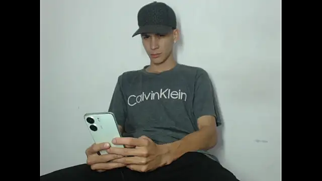 Snapshot of sam_hottt chatting on October 18, 4:41 pm sam hottt online show from October 18, 4:41 pm