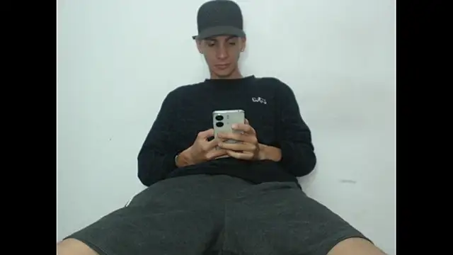 Snapshot of sam_hottt chatting on October 20, 6:19 pm sam hottt online show from October 20, 6:19 pm