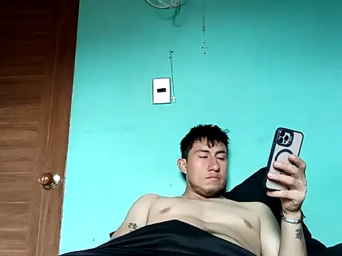 True Di online show from October 31, 6:31 pm