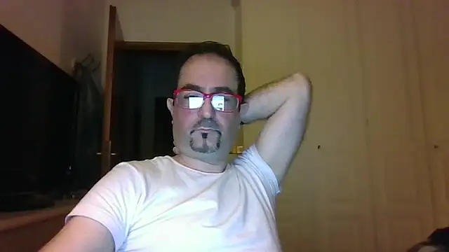 Snapshot of max_im69 chatting on May 21, 10:28 pm max im69 online show from May 21, 10:28 pm