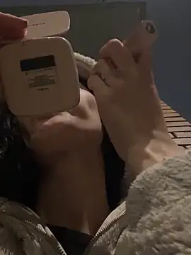 XBODTRIIPX online show from December 3, 3:03 am