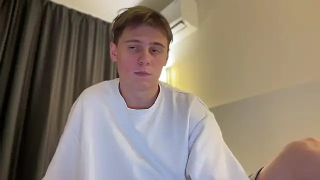Snapshot of Tyler_Garner chatting on October 16, 5:47 pm Tyler Garner online show from October 16, 5:47 pm