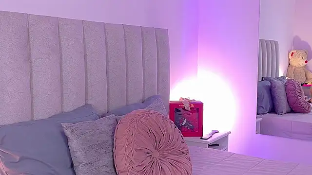 Snapshot of NicoleArmani chatting on November 17, 7:19 pm NicoleArmani online show from November 17, 7:19 pm