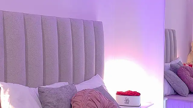 Snapshot of NicoleArmani chatting on December 1, 8:25 pm NicoleArmani online show from December 1, 8:25 pm