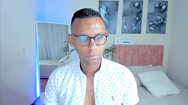 Snapshot of KingEdward_ chatting on September 13, 9:20 am KingEdward  online show from September 13, 9:20 am