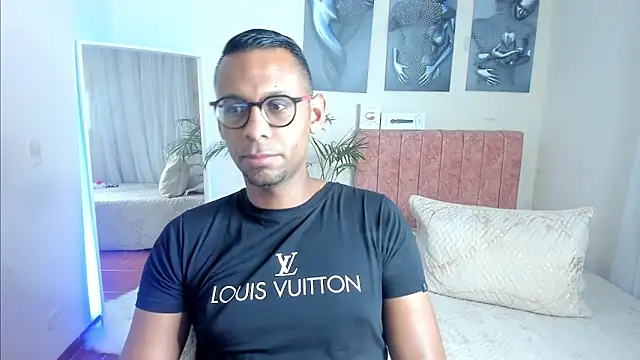 Snapshot of KingEdward_ chatting on September 21, 10:28 am KingEdward  online show from September 21, 10:28 am