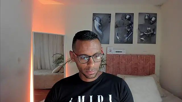 Snapshot of KingEdward_ chatting on October 2, 10:22 am KingEdward  online show from October 2, 10:22 am