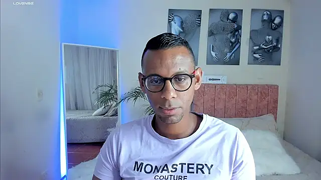 Snapshot of KingEdward_ chatting on October 4, 10:13 am KingEdward  online show from October 4, 10:13 am