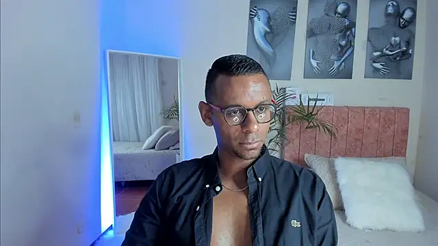 Snapshot of KingEdward_ chatting on October 7, 10:34 am KingEdward  online show from October 7, 10:34 am