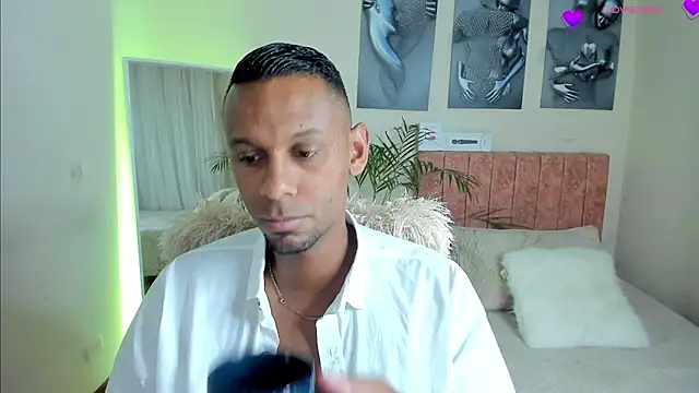 Snapshot of KingEdward_ chatting on October 13, 10:15 am KingEdward  online show from October 13, 10:15 am