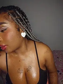 Queen Amara online show from July 1, 3:52 am